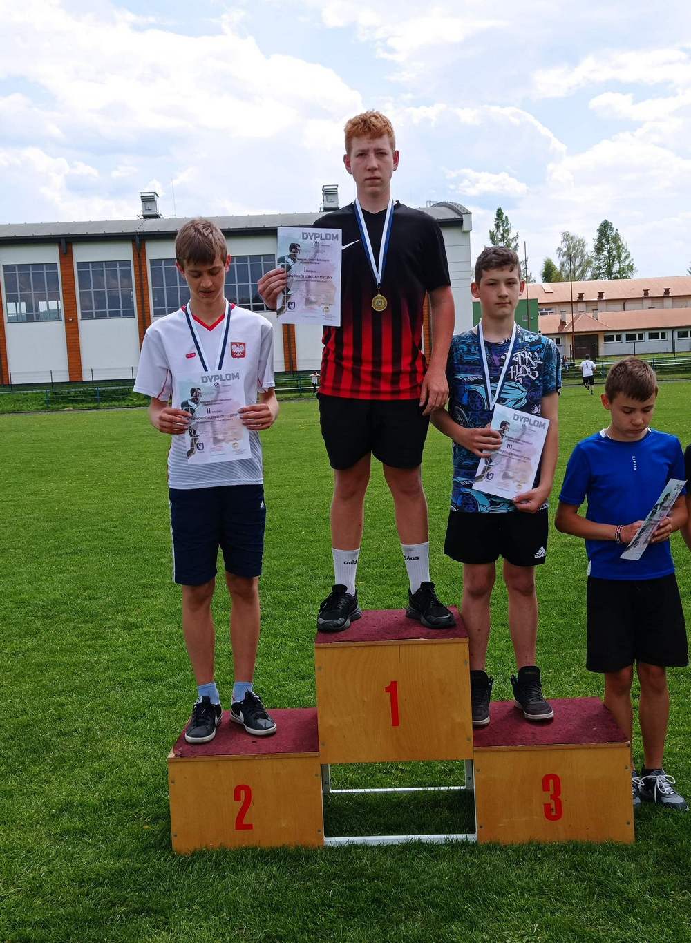 czworboj lekkoatletyczny min